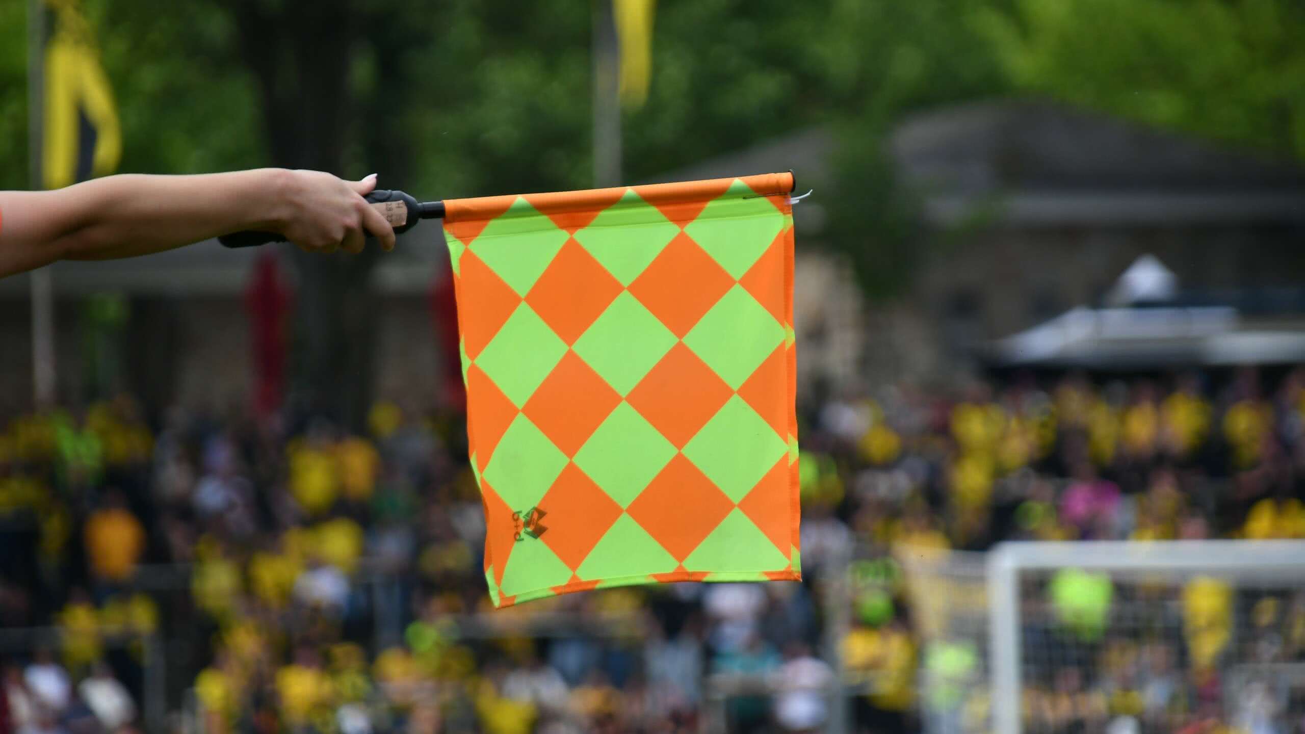 Schiri Schiedsrichter Fahne Feature