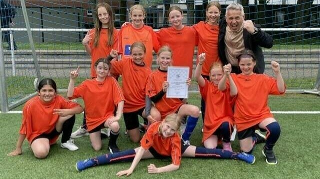 WGE-M&auml;dels jubeln