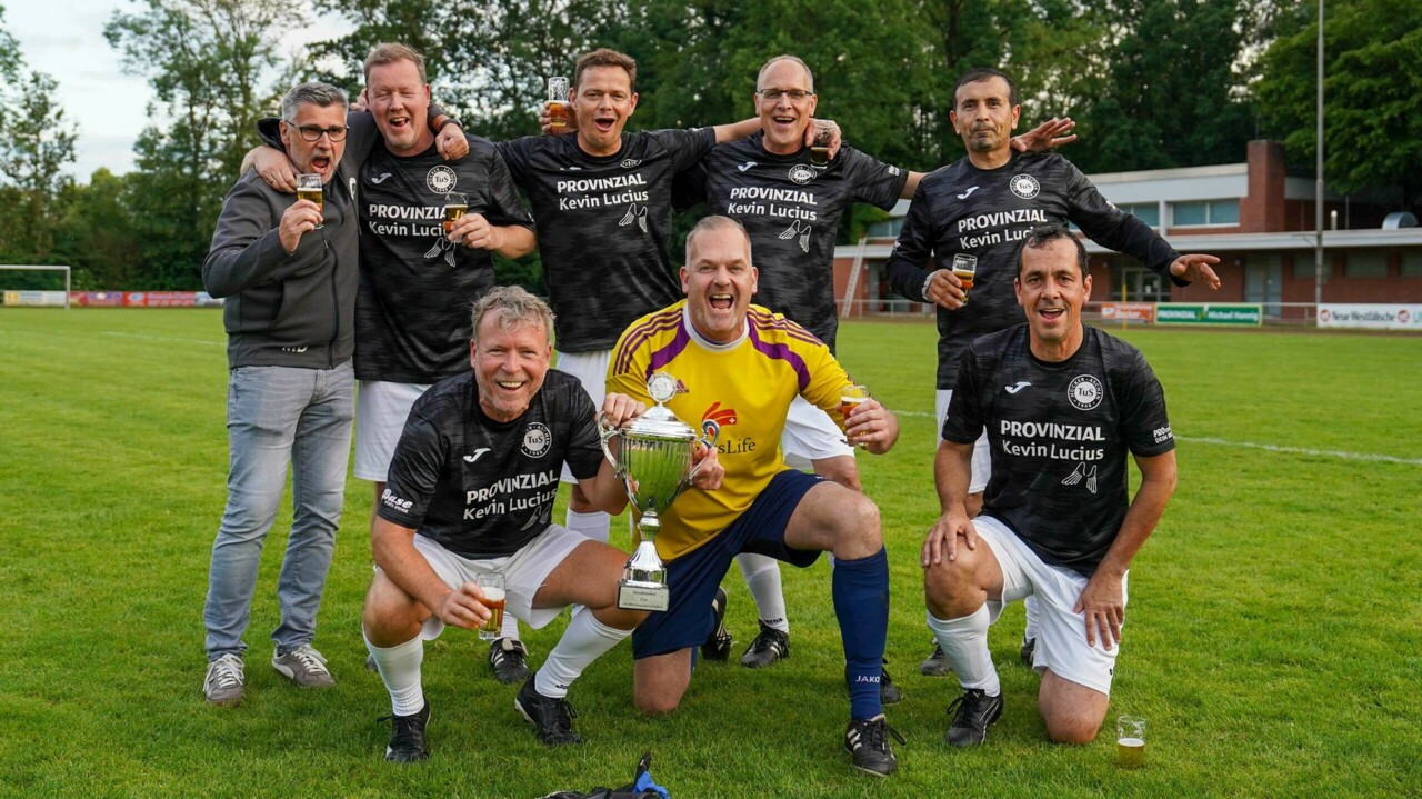 Krombacher Ü50‑Kreismeisterschaft: TuS Hücker‑Aschen triumphiert